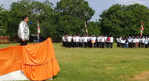 Ketua KPU Sultra Hidayatullah menjadi inspektur upacara apel pelaksanaan Coklit serentak pendataan pemilih, Sabtu
