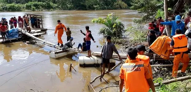 Evakuasi Jenazah Aji Saka Oleh TIm SAR