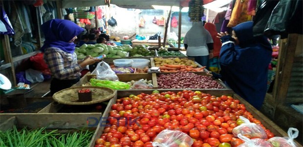Harga tomat dan bawang mengalami kenaikan
