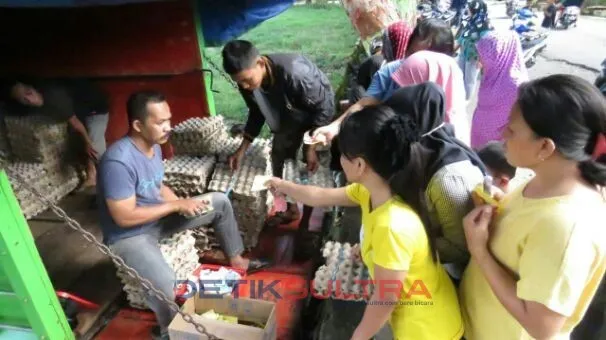 foto pasar murah yang digelar oleh disperindag kolaka