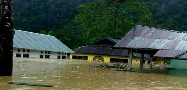 Rumah warga di Moramo masih tergenang banjir