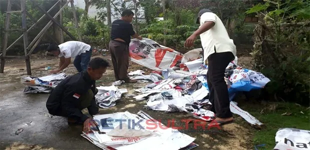 Pembersihan Alat Peraga Kampanye