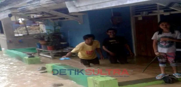 Rumah Warga dikepung banjir