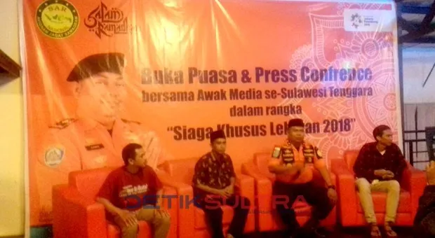 buka puasa dan konferensi pers basarnas kota kendari tentang kesiapan antisipasi arus mudik