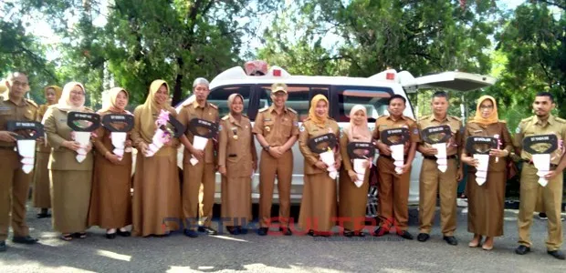 Plt Wallikota Kendari Bantuan Ambulance