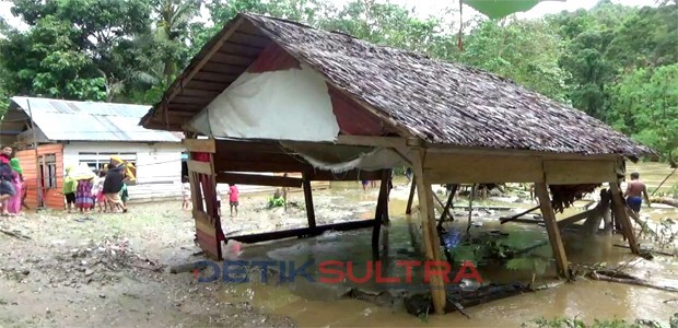 Kondisi rumahNurlela, korban banjir di Kelurahan Sabuli, Kolaka, Sabtu lalu. Kondisi rumah hancur dan tidak menyisakan barang-barang rumah tangga sedikitpun.