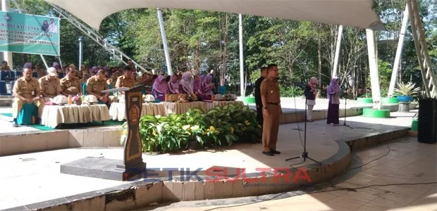 Plt Wali Kota Kendari, Sulkarnin Kadir, saat membuka kegiatan Jambore PKK tingkat Kota Kendari.