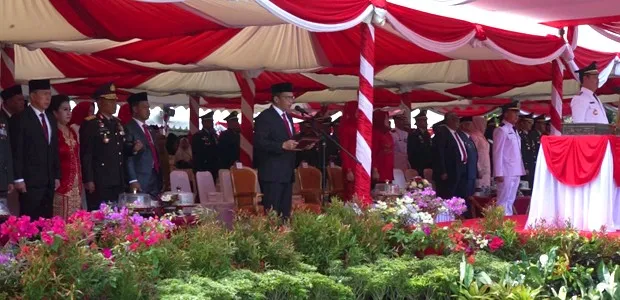 Ketua DPRD SUltra Membacakan Teks Proklamasi