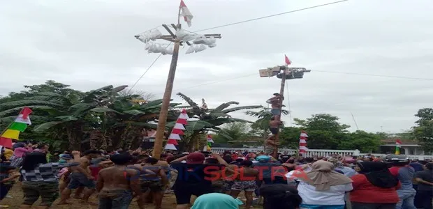Lomba Panjat Pinang
