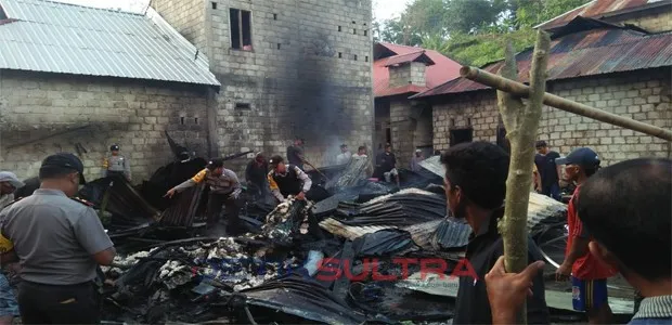Rumah Terbakar di Buton