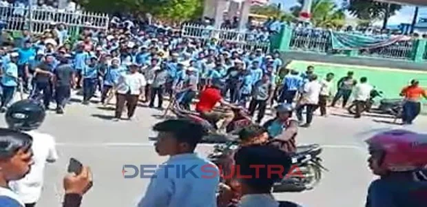 Siswa STM Serang SMAN 4 Kendari