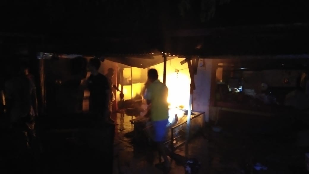 Kebakaran kios di Pomalaa