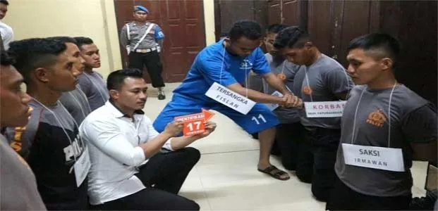 Rekonstruksi Pemukulan Polisi