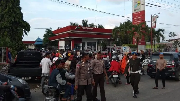 Antrian BBM di Sulteng