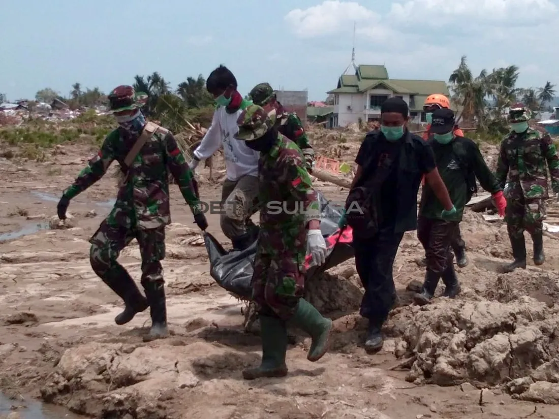 Evakuasi Korban Gempa