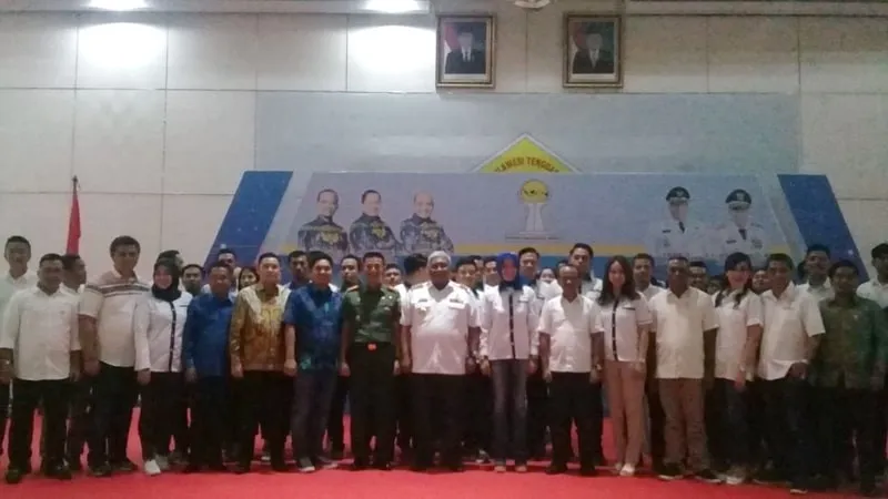 Ali Mazi Berpose Bersama Pengurus BPD HIPMI Sultra