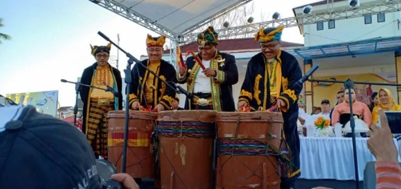 Ali Mazi membuka Wakatobi Wave