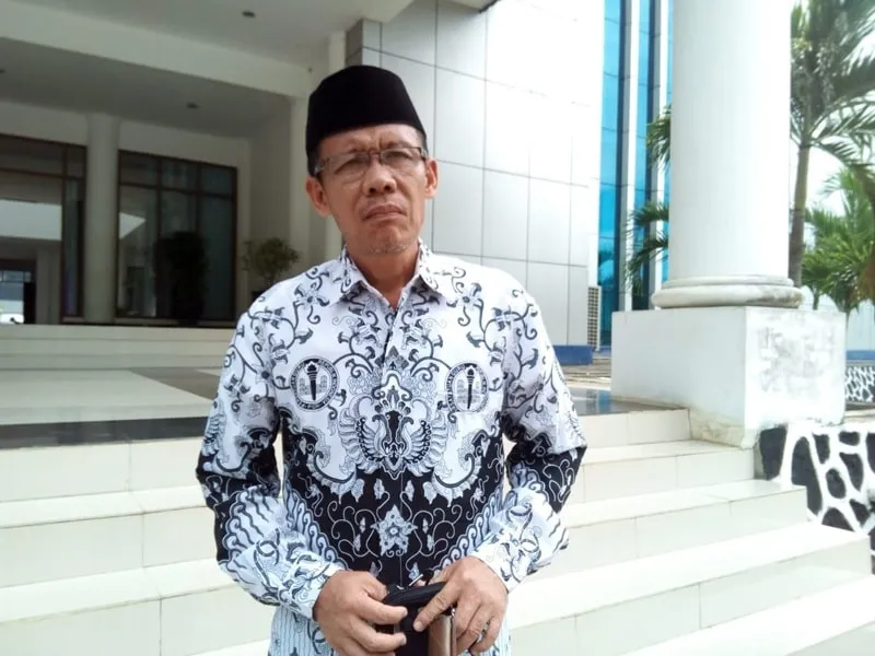 Kepala SMA N 1 Kendari Agusman