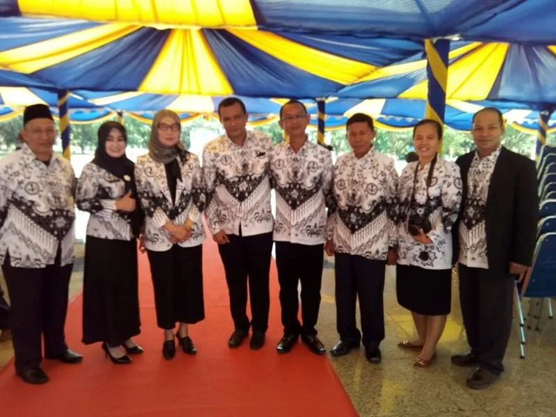 Ketua PGRI Sultra bersama Guru
