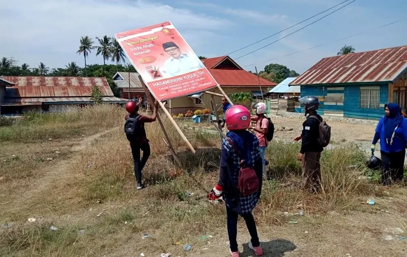 Penertiban alat peraga kampanye di kolaka