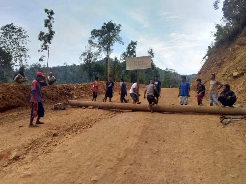 Warga Konut Blokir Jalan