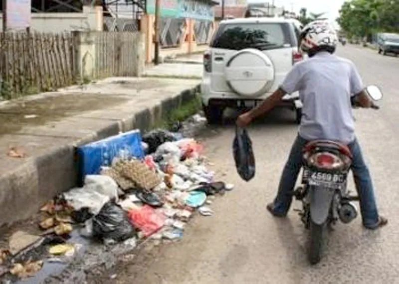 Perilaku Membuang Sampah Sembarangan