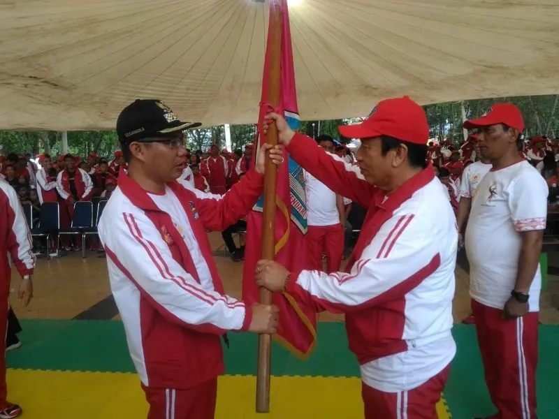 Plt Walikota Kendari Melepas Kontingen Porprov Kota Kendari
