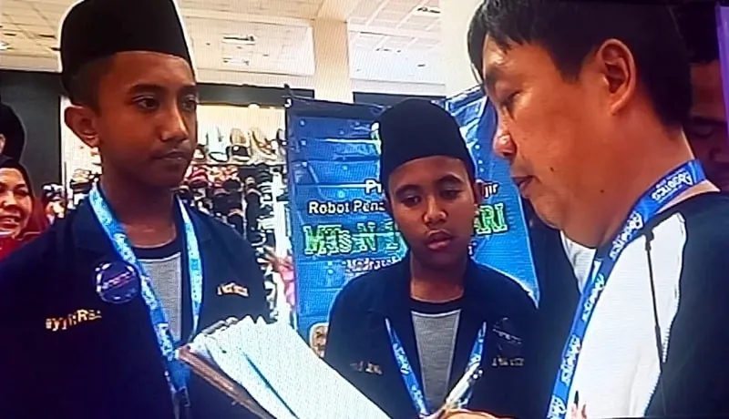Siswa MTsN 1 Kendari Peserta Kompetisi RObotik