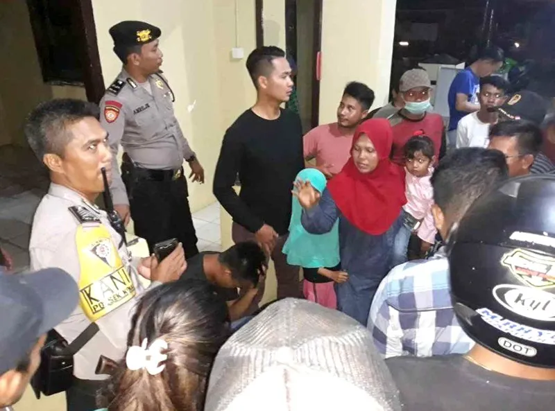 Warga Datangi Polsek Kemaraya