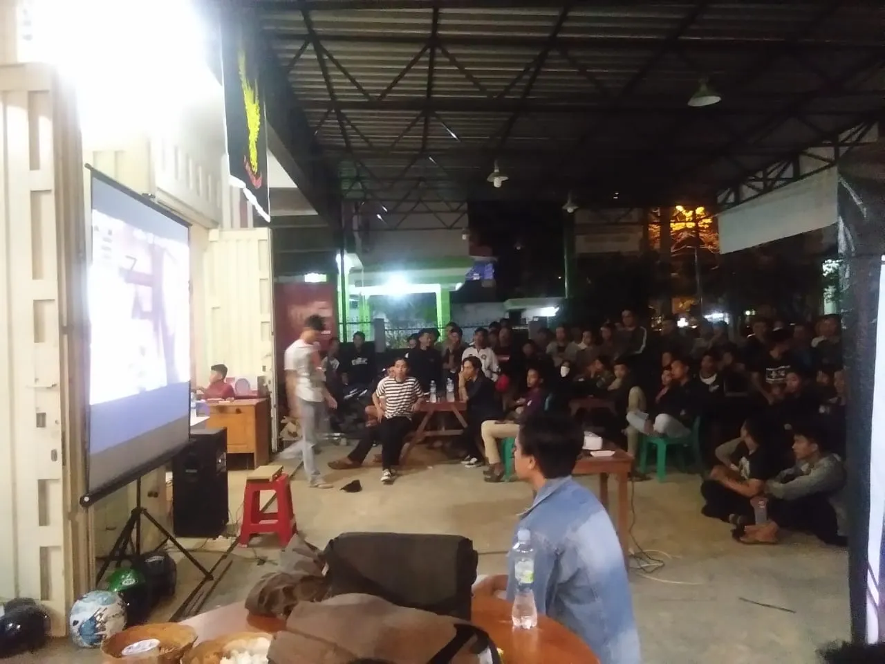Suasana kompetisi PUBG Mobile semalam