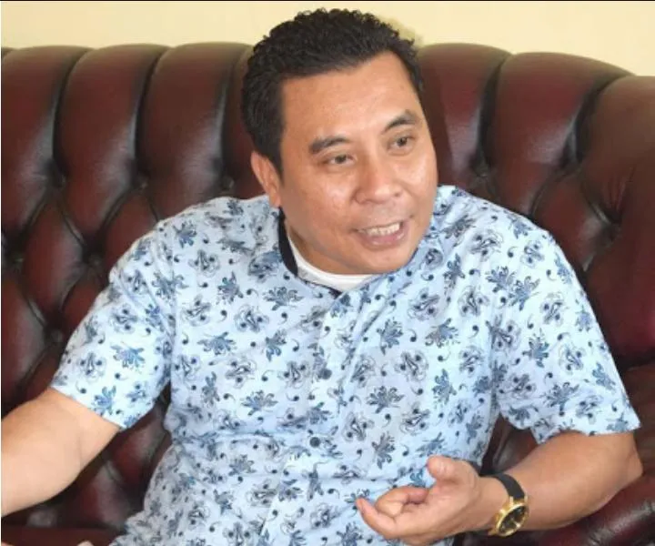 Ketua Presidium Jaringan Demokrasi Indonesia (JaDI). Hidayatullah