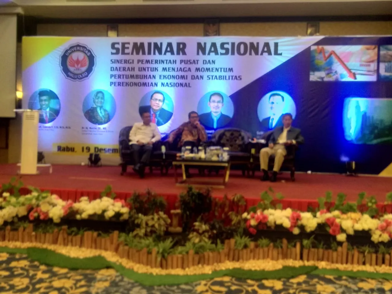 Plt Walikota Kendari diacara seminar nasional sinergi pemerintah pusat dan daerah di Kendari-min