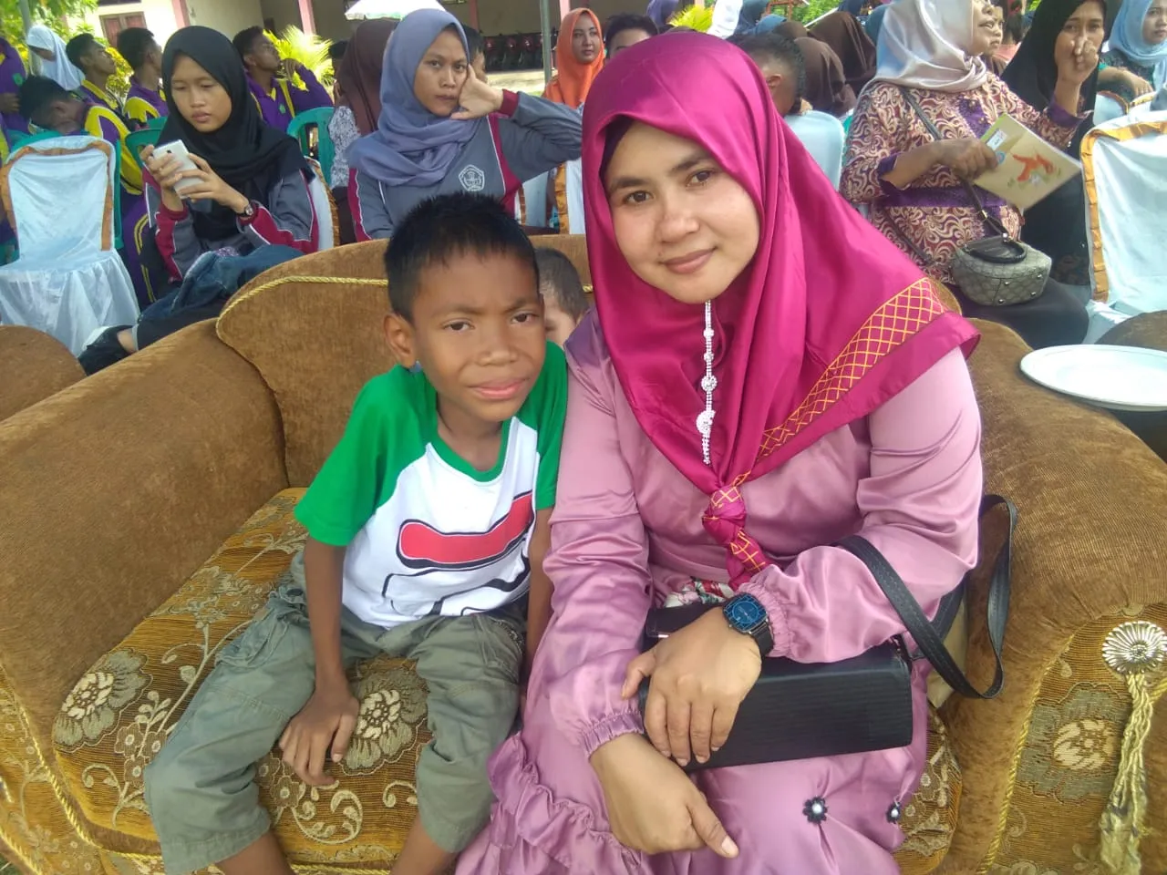 Khoirul Azzam bersama ibunya Nurhasanah