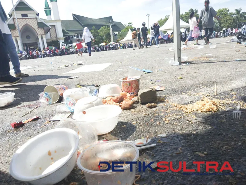 Sampah yang berserakan di lapangan SSDC eks MTQ