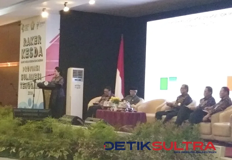Nila F Moeloek, Menteri Kesehatan saat memberikan sambutan. Foto: Endah Novita Sari/Detiksultra.