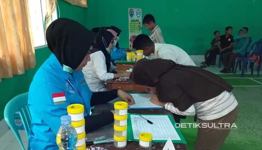 310 Siswa Baru MTs Negeri 1 Kendari Jalani Tes Urine