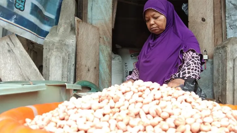 Kacang Lokal Unggul di Pasar Kendari