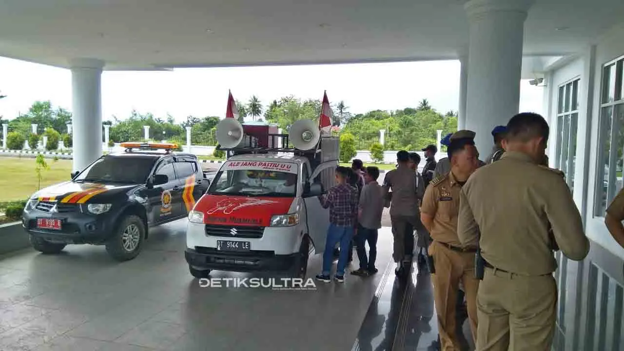 Gaji Dipotong, Buruh Adukan Bosnya ke Dewan