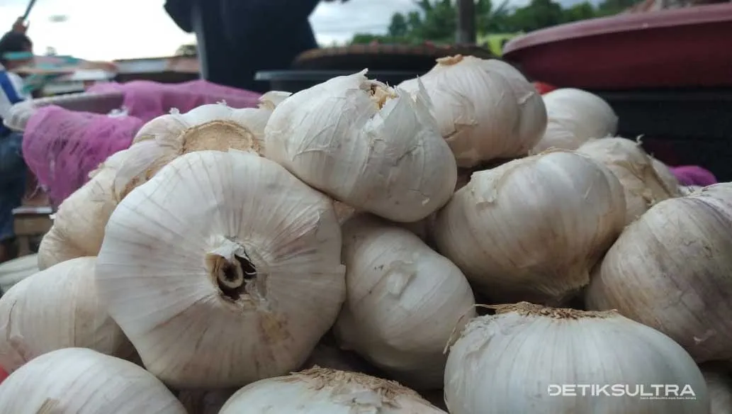 H-1 Puasa, Bawang Putih Naik Lagi