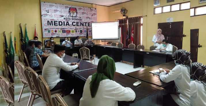 KPU Kota Kendari melaksanakan rapat rekapitulasi daftar pemilih berkelanjutan (DPB) untuk Pemilu mendatang. Foto: Sunarto/Detiksultra