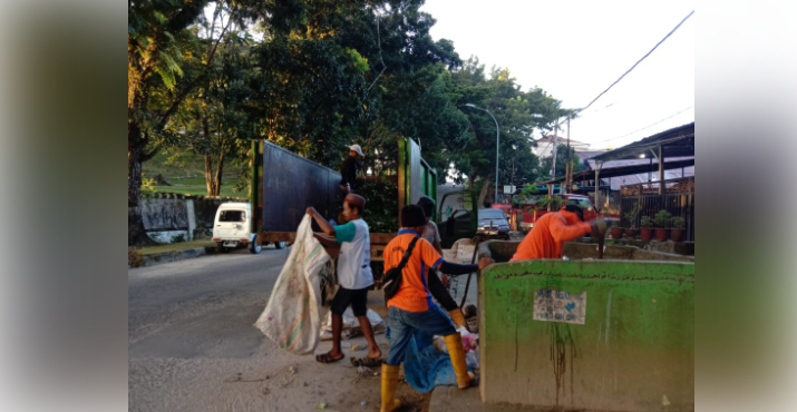 Selama Ramadan, Jam Kerja Petugas Sampah Kota Kendari Dikurangi