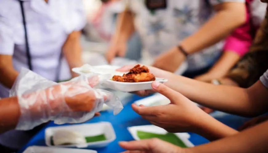Dahsyatnya Pahala Beri Makan Orang Saat Berbuka Puasa
