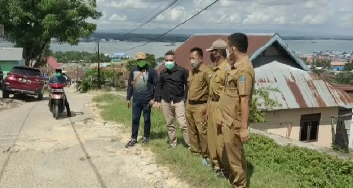 DPRD Kendari Tinjau Jalan Rusak di Kelurahan Gunung Jati