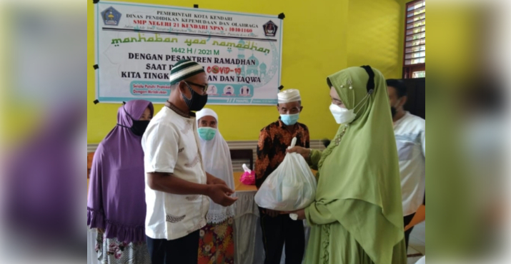 SMPN 21 Kendari Pesantren Ramadhan, K-Bugis Sidrap Sultra Sumbang Paket Sembako