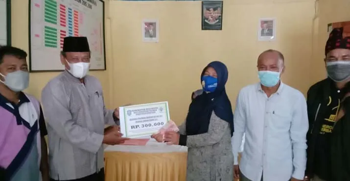 Pemerintah Desa Waitii Salurkan BLT Kepada 73 KPM
