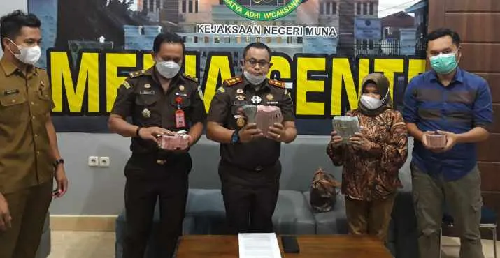 Kejari Muna Terima Uang Pengganti 313 Juta Kasus PLTU Lasunapa