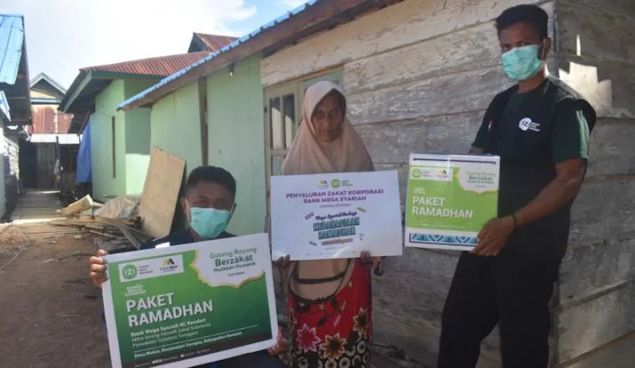 IZI Sultra Salurkan Bantuan Bank Mega Syariah Cabang Kendari ke Kaum Duafa