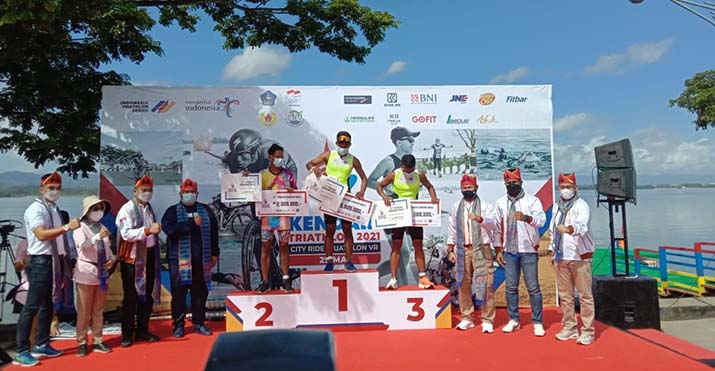 KONI Sultra Beri Tambahan Bonus Pemenang Kendari Triathlon 2021
