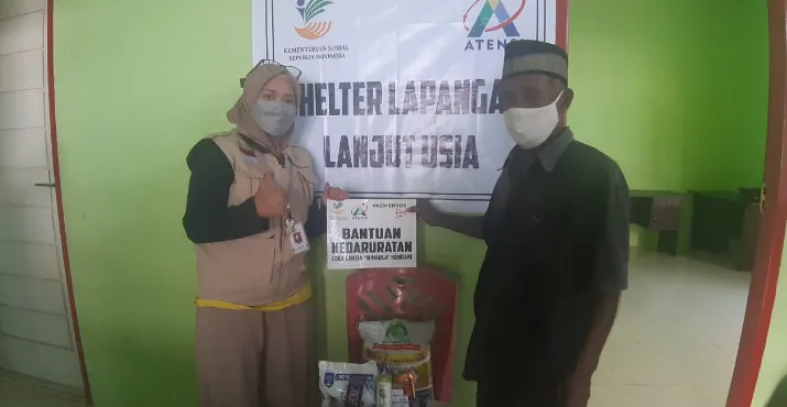 Loka Lansia Minaula Kendari Berikan ATENSI kepada Korban Bencana Banjir di Maluku