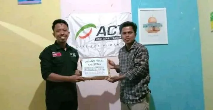 Aliansi Peduli Palestina Serahkan Donasi yang Terkumpul ke MRI Sultra
